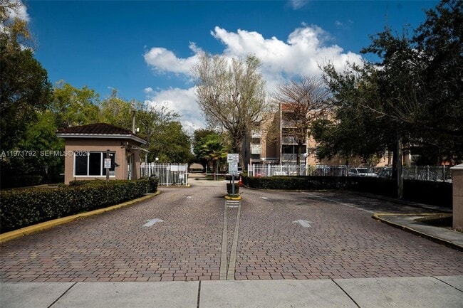 Building Photo - 8421 NW 8th St Unit 203