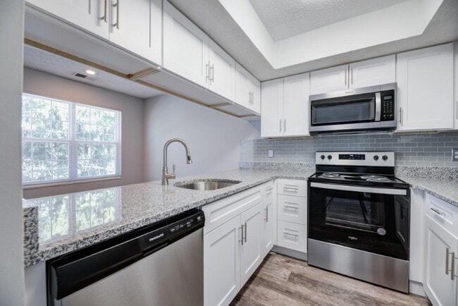 Building Photo - Wexford Lakes Apartments and Townhomes