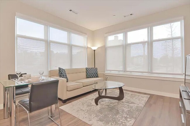 Building Photo - 40 E Pier Dr Unit SI ID1039832P