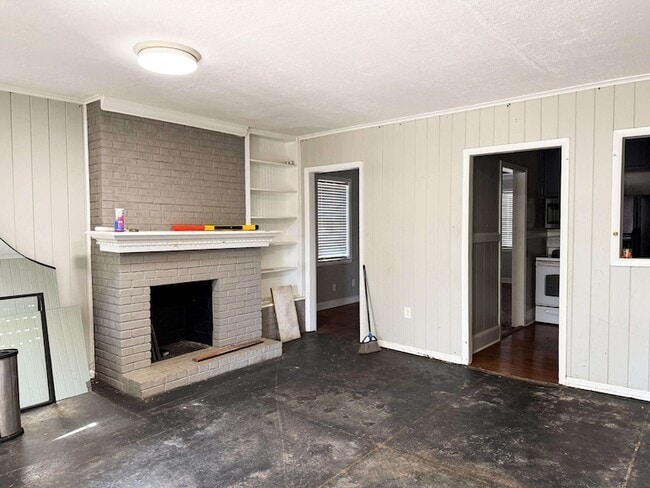 Photo - 1027 Waring Rd