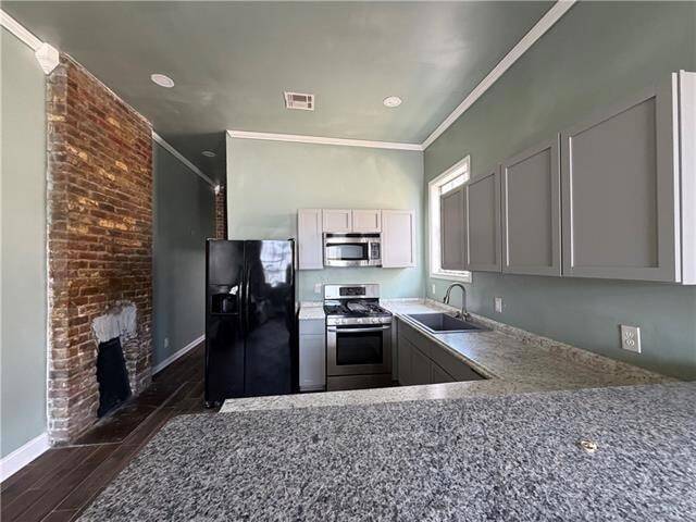 Photo - 824 Cambronne St