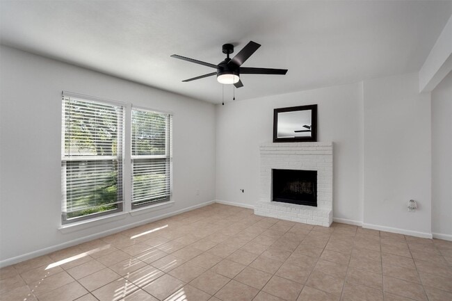 Photo - 6909 Woodhue Dr Unit B