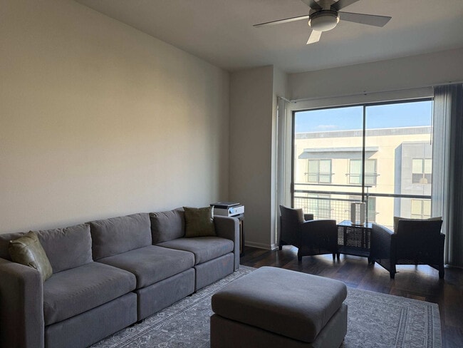 Building Photo - 11600 Century Oaks Terrace Unit SI FL2-ID1609009P
