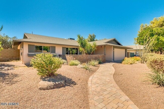 Photo - 831 E Stephens Dr