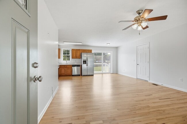 Photo - 305 Becklea Dr