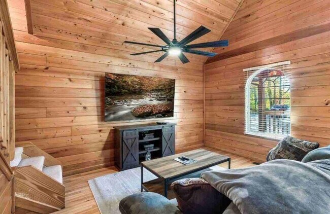 Building Photo - 801 Crystal Br Wy Unit ID1266244P