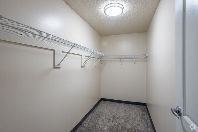 Studio 424SF - Civic Center Court Apartments