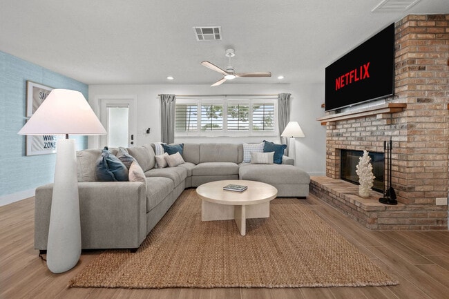 Building Photo - 350 La Hacienda Dr Unit ID1332407P