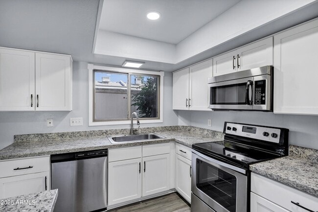 Building Photo - 14 E Hermosa Dr