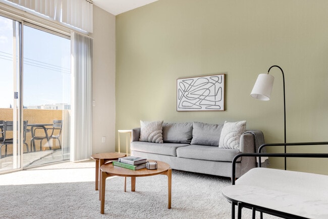 Building Photo - 1561 S Barrington Ave Unit ID10575A