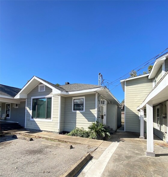 Building Photo - 706 Dumble St