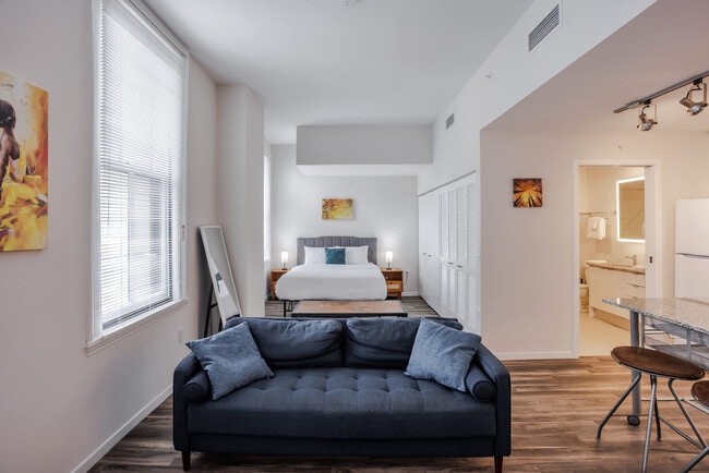 Building Photo - 9-JAN-JAN E 4th St Unit ID1221041P