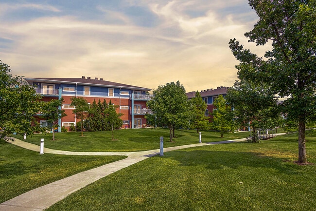 Building Photo - Chateau At Holmes Lake