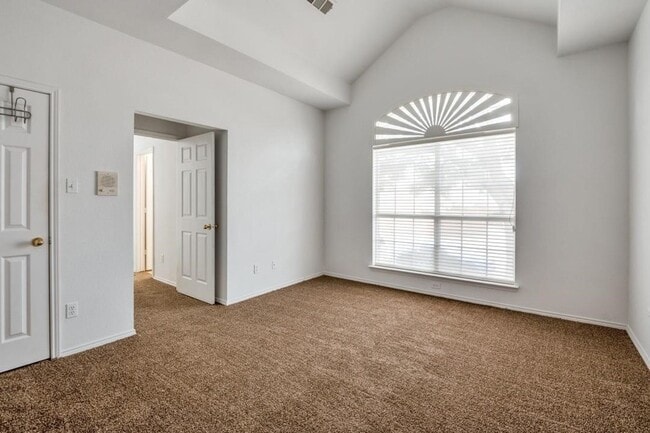 Photo - 413 Majesty Dr