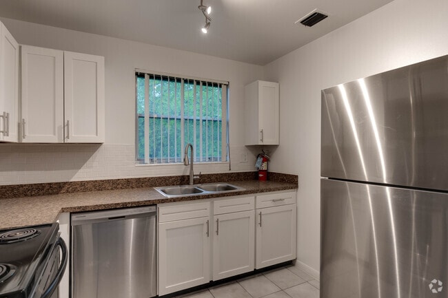 2BR,2BA - 950SF - Kitchen - The Ridge on 34th
