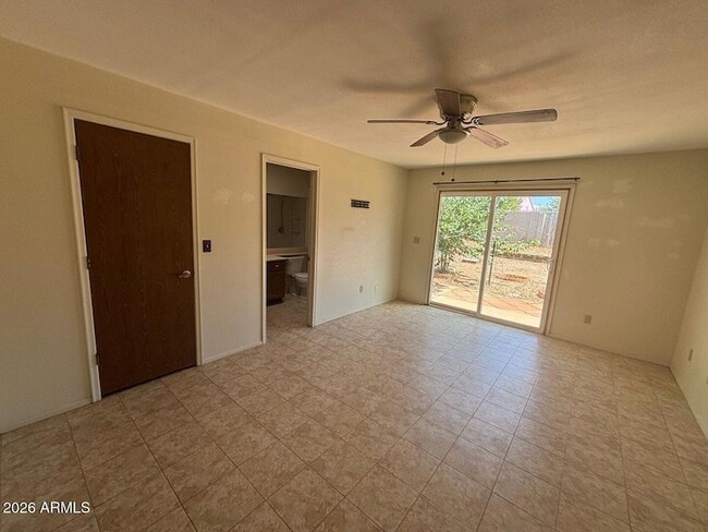 Photo - 554 Hegge Dr
