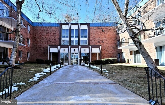 Building Photo - 120 N Bethlehem Pike Unit 208-A