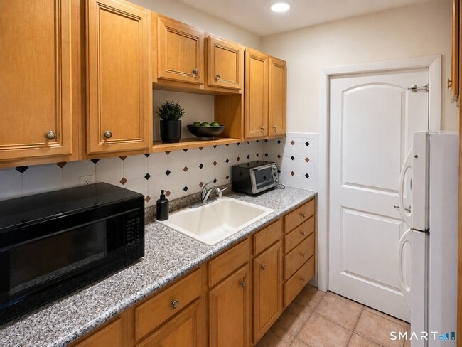 Photo - 47 E Maple St