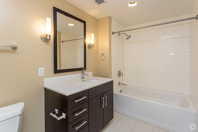 Studio - 586SF - 525 Lafayette