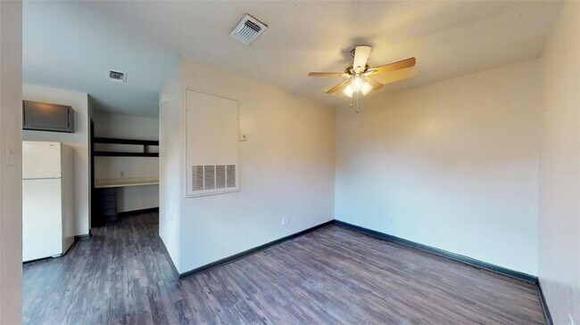 Photo - 725 Peppertree Dr Unit 11