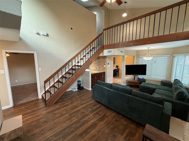 Photo - 18040 Midway Rd