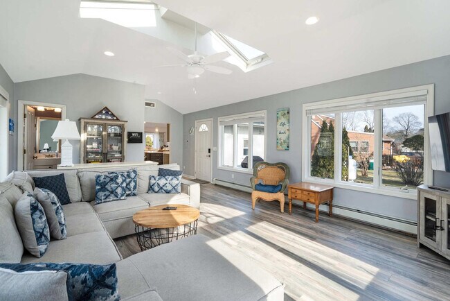 Photo - 18 Maryland Blvd Unit ID1429741P