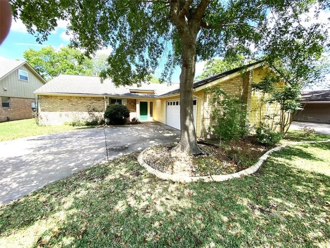 Building Photo - 22522 Smokey Hill Dr
