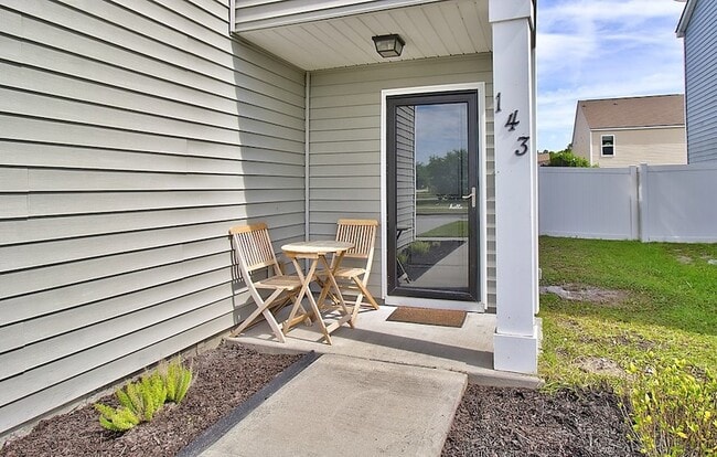 Photo - 143 Davila St