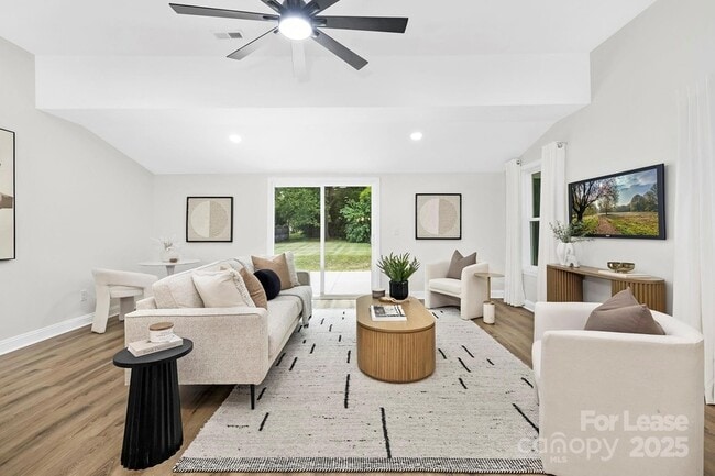 Photo - 316 W 14th St