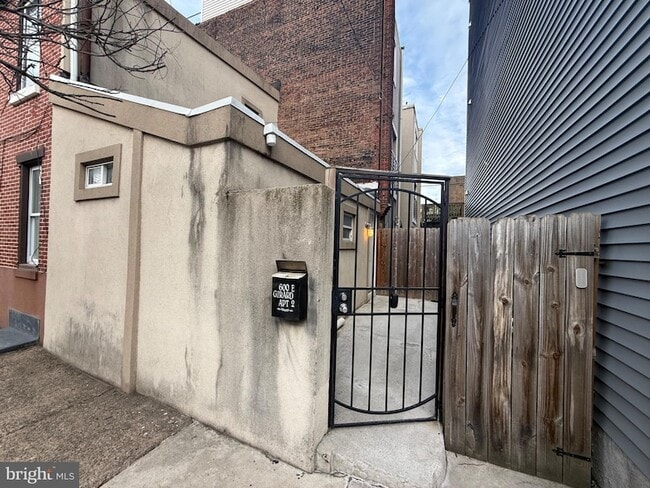 Photo - 600 E Girard Ave