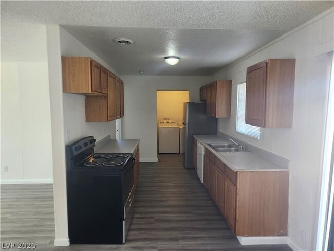 Photo - 2700 E Basswood Ave