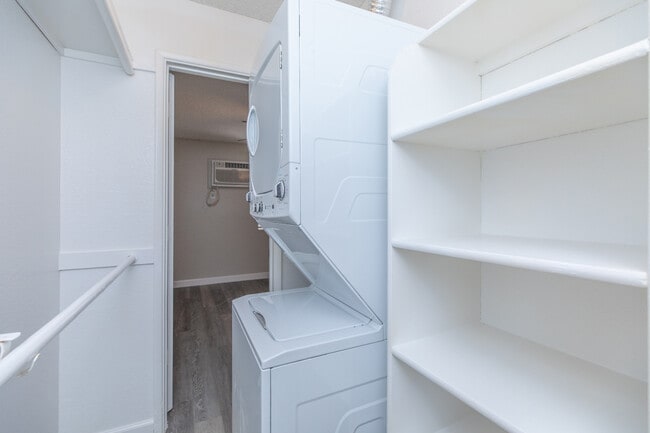 Photo - Avion on Glendale