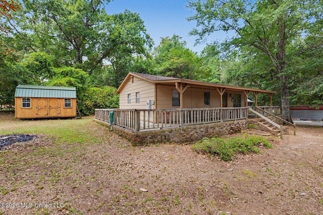 Photo - 569 Mable St