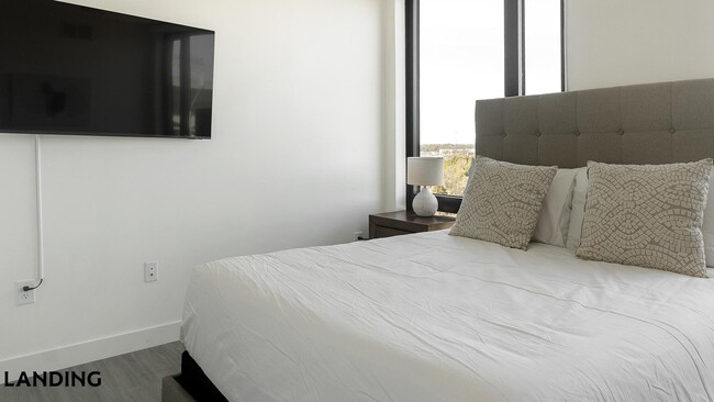 Photo - 1007 S Mint St Unit 901