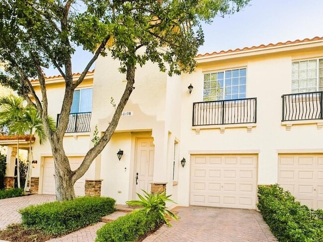 Photo - 1019 W Longport Cir