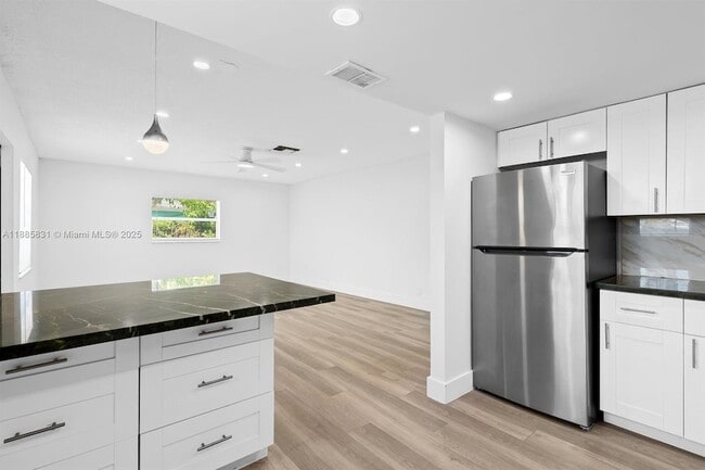 Photo - 1109 NE 6th Ave Unit 3