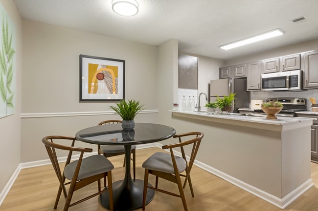 2BR, 2BA - 1,101SF - B2 - Dining - The Jaxon