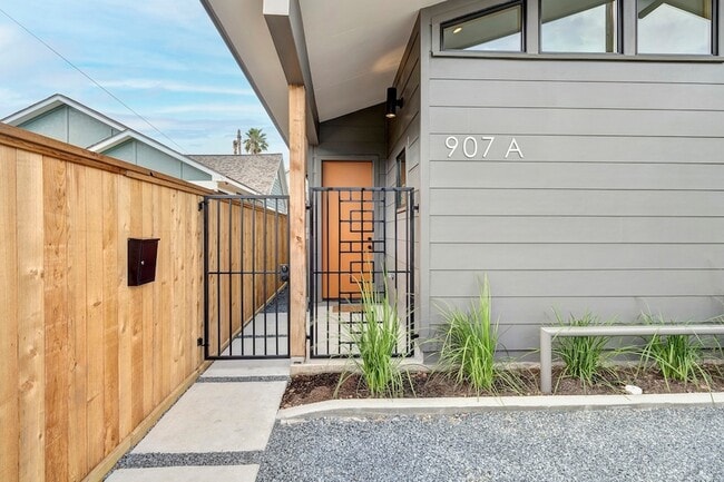 Photo - 907 Kern St Unit A