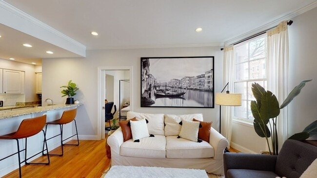 Building Photo - 27 Bowdoin St Unit 1B