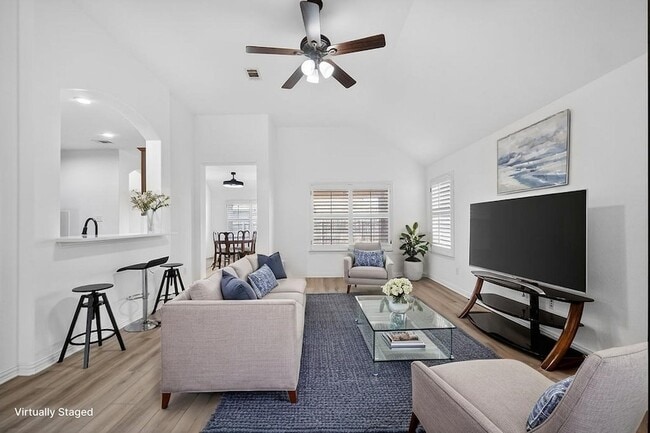 Photo - 2360 Collin Dr