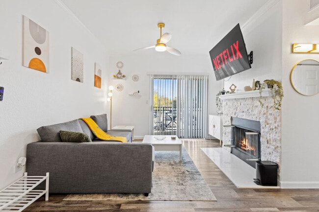 Building Photo - 2929 Kings Rd Unit ID1347046P