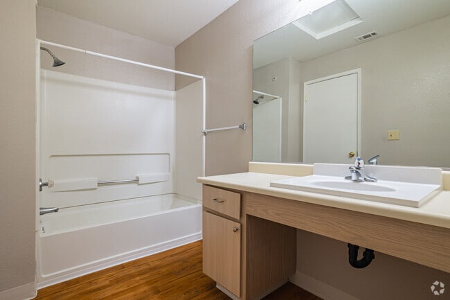 1BR, 1BA - 700SF - Azure