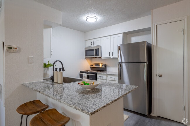 A - 1BR, 1BT - 513SF - Kitchen - Henry Heights
