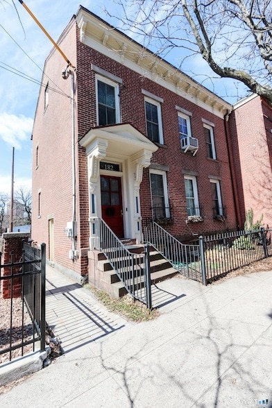 Building Photo - 182 Chestnut St Unit 2