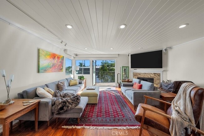 Photo - 760 Manhattan Beach Blvd