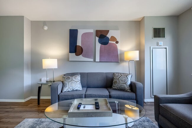 Photo - 25 Bank St Unit FL15-ID1050395P