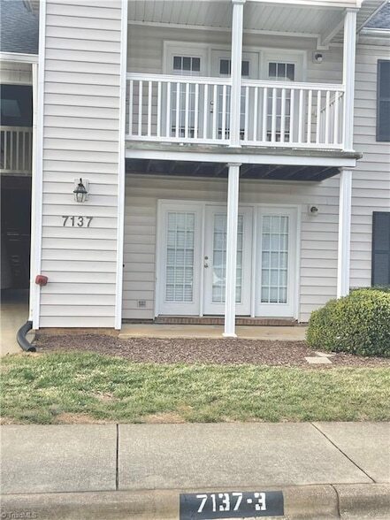 Building Photo - 7137 W Friendly Ave Unit D