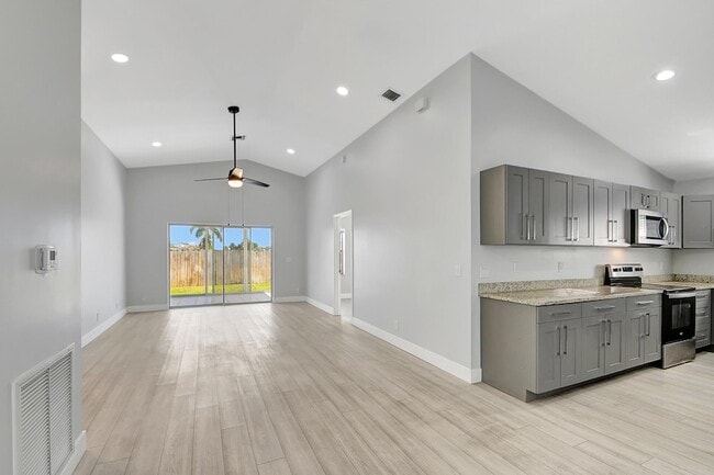 Photo - 215 NW 40th Ave