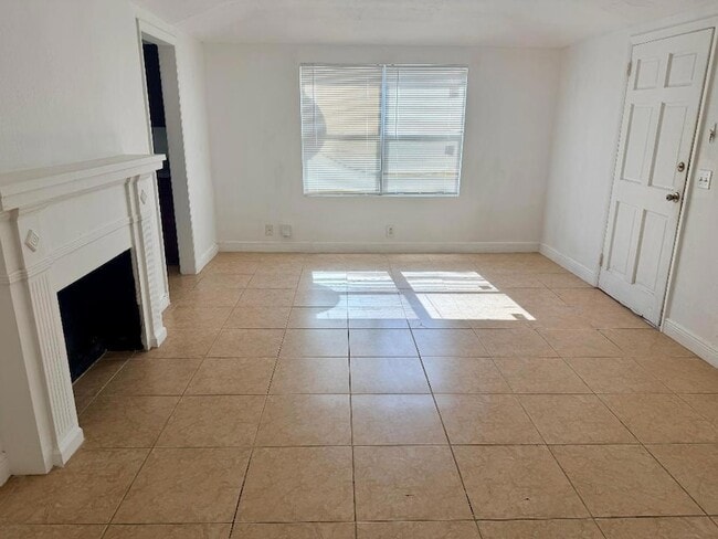 Photo - 310 Walton Blvd