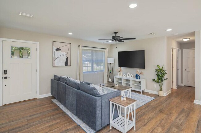 Photo - 151 N Lorraine Dr Unit ID1244360P